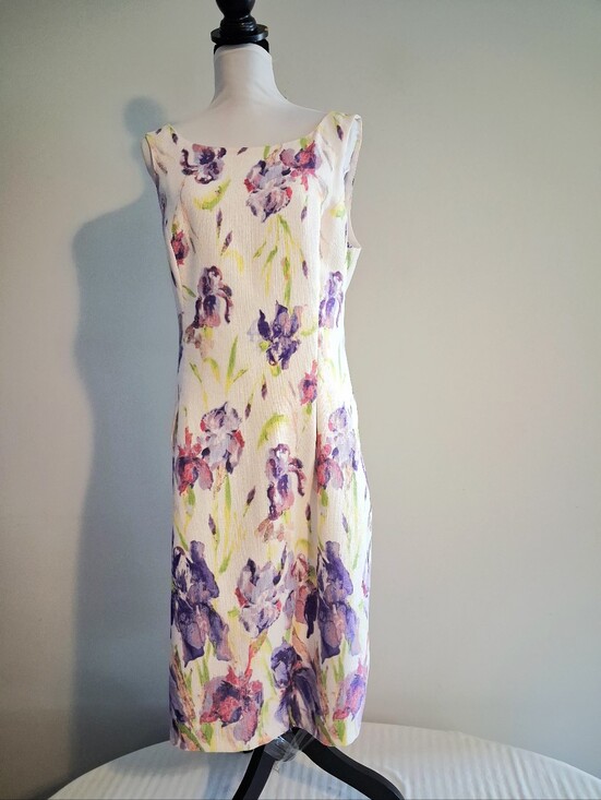 Evan Picone Dresses & Skirts - Floral Sleeveless Sheath Dress in White and Purple Size 16